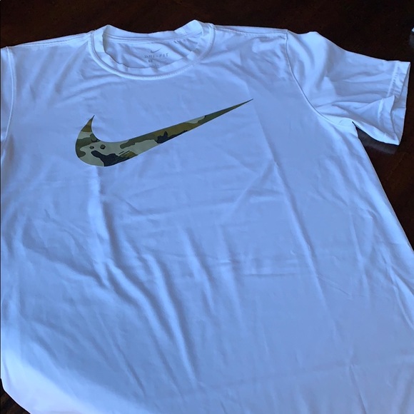 nike camo swoosh t shirt